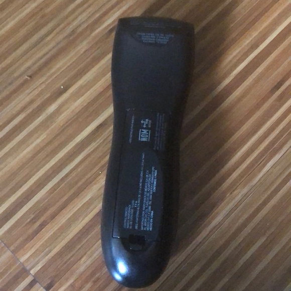 Free RadioShack universal 5-in-1 remote - Picture 2 of 3